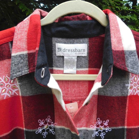 Dressbarn Plus NWT Heavy Flannel Butondown with Embroidered Snowflakes - Picture 2 of 2